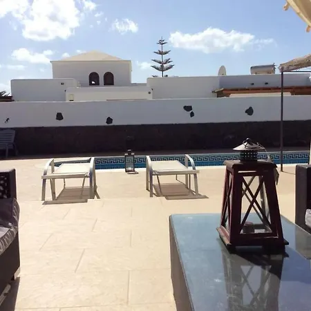 Playa Blanca Sleeps 6 Pool Wifi Villa
