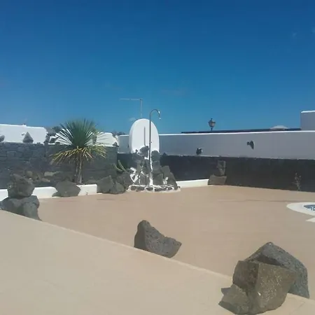 Villa Playa Blanca Sleeps 6 Pool Wifi *