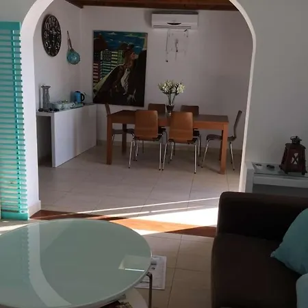 Playa Blanca Sleeps 6 Pool Wifi Villa *